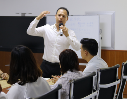 “矢誌不渝追求卓越”一色桃子中文字幕董事長...